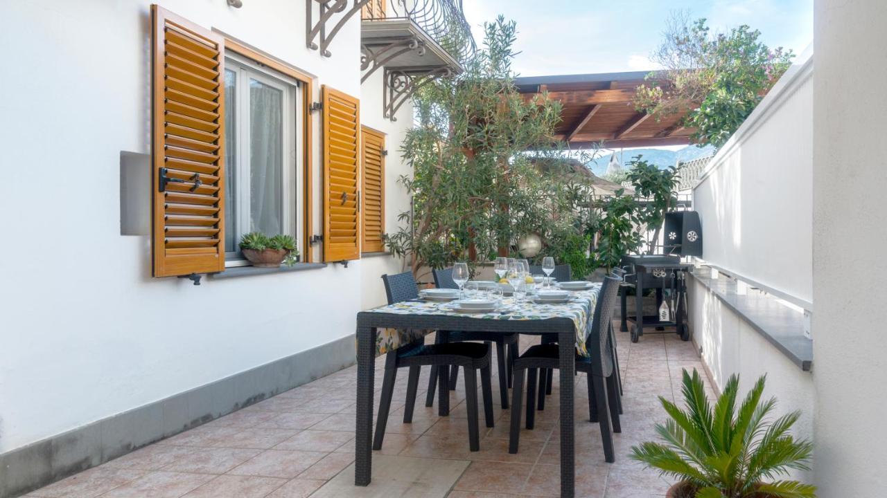 Oasi In Centro - Cala Gonone Apartment Luaran gambar